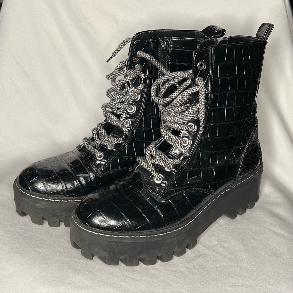 Combat boot